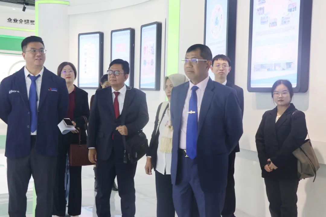 20231208-3-印尼工业部、莫罗瓦利金属工业理工学院、佛山职业技术学院莅临尊龙凯时循环交流访问.jpg